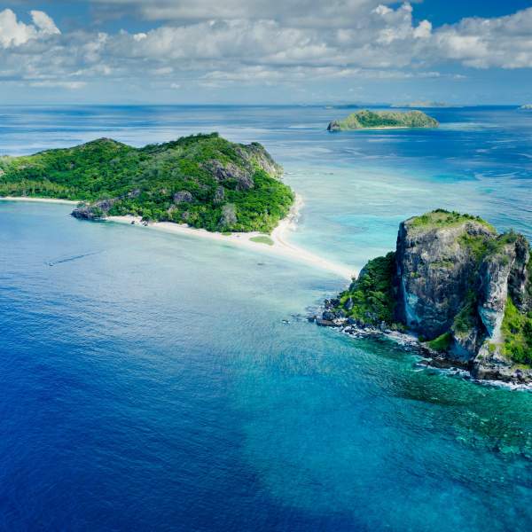 Живописные острова архипелага Фиджи и кристально чистая вода